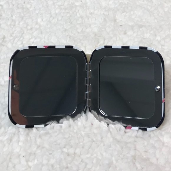 Kikkerland Flamingo Compact Mirror Case - Picture 3 of 3